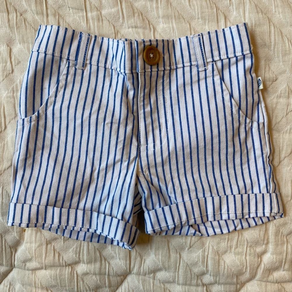 Oliver & Rain White & Blue Pinstripe Cotton Shorts